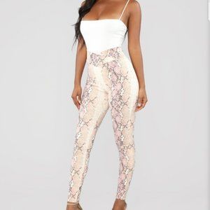 Fashion Nova Shed Your Skin Leggings Size XS